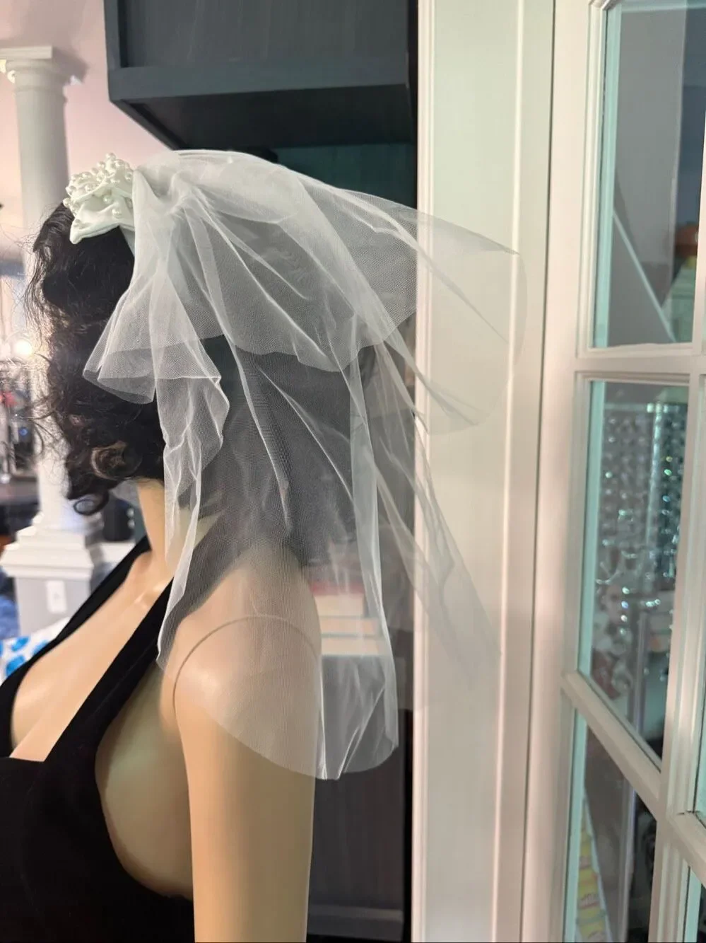 White Satin & Pearl Bow Short Wedding Veil NIB